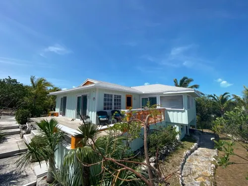 Fair Winds: Tropical Beach House, Stunning Ocean Views, Steps to the Beach!