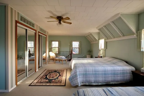 Cozy Corner Retreat - Pool, Sunroom, 0.7 Acres, 5 Minutes to the Beach