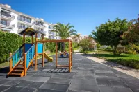 Apartment at Oura Beach Club, close to the beach. Special price for long Winter trips.