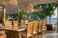 Spacious luxury villa with incredible ocean views, 5 minutes from the beach