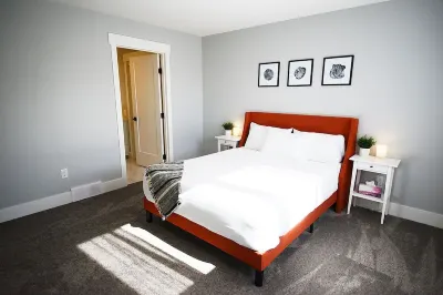 Modern 4-Bedroom Close to the Ski Hill