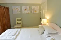 Gardener's Cottage - traditional Scottish property in stunning Glen Lyon Hotel a 