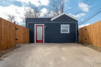 Chic Boho Carriage-house 5 mins from Downtown, Gilcrease Tulsa Hotels near Gilcrease Museum