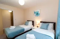 Westside Apartments :Cosy 2 Bed 2 Bath Flat