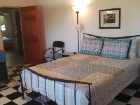 Spacious 3 bedroom 2 bath home close to town Hotels in Culebra