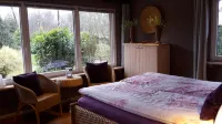 Holiday home complex Hilkenberg: House 3 with fireplace and. wild and romantic garden Hotels in Bodenfelde