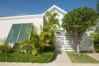 Townhouse Villa w/staff, gated community, gym, pool, beach access Hotels near Reading Beach