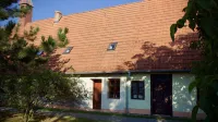 Hutterite Home Apartment - Full comfort, close to Bratislava, Vienna, and Brno. Hotels in 