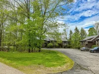 Riverfront Unit. Minutes to Storyland, N Conway and Hiking Trails.
