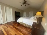 Great house in Inglewood, walking distance to Zoo, Downtown, Restaurants Hotels in Northwest Calgary