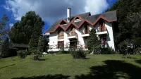 Charming house of 5 qtos on land of 3000m2, Wifi, barbecue and silence # Hotels in 