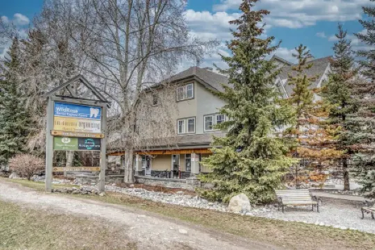 Spacious Condo, Great Location & Mountain Views