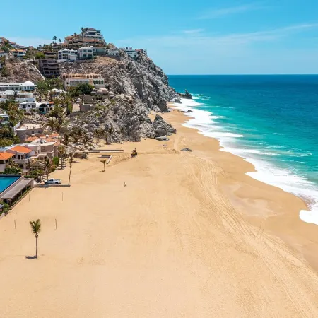 Steps to Beach: 4Br Luxe Villa+Pool+Maid+Concierge+Health Club+Spa