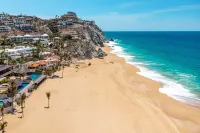 Steps to Beach: 4Br Luxe Villa+Pool+Maid+Concierge+Health Club+Spa