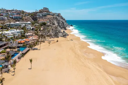 Steps to Beach: 4Br Luxe Villa+Pool+Maid+Concierge+Health Club+Spa Отели рядом с достопримечательностью «Los Cabos Whale Shark»