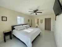 Newly Built 2-Bedroom Villa Short Walk From Beach & Minutes away from Airport! Hotel a 