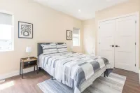 Welcome to Lake House by Lis, where stunning lake views and serene sunsets await Hotels in Cookstown