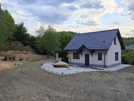 Komfortowy domek w Karkonoszach, taras, grill, ognisko Отели в г. Подгужин