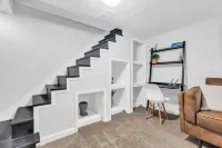 2 min to AUD | Private Getaway w/ Firepit 키치너 호텔