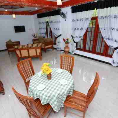 a private house with a garden Dining/Meeting Rooms