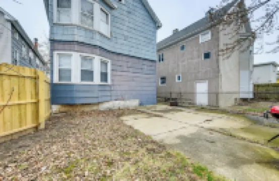 6 Mi to Dtwn Attractions Buffalo Apartment!