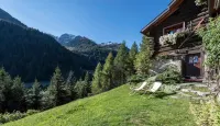 "CHALET dei FIORI" Room & Apartment Hotels in Leventina