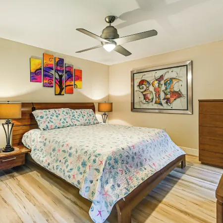 4 Mi to Beach Pet-Friendly Home in Naples!