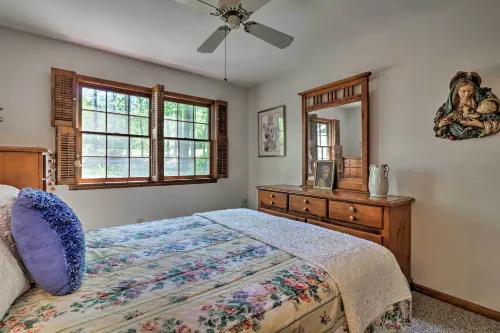 Lakefront Milledgeville Cabin Private Dock, Porch - WiFi