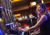 Bally's Twin River Lincoln Casino & Hotel - Quầy bar
