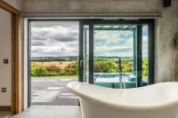 The Hideaway Experience - Hot Tub