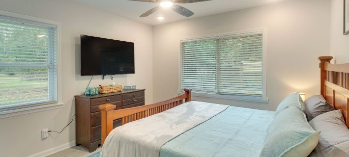 Bright Jekyll Island Home w/ Deck < 1 Mi to Beach Hotels in Jekyll Island