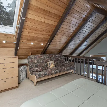 Icicle Chalet 1 Bedroom Cabin