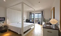 Hotel Trias - balcony