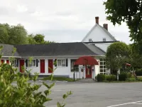 La Paysanne Motel & Hotel Hotels in Sherbrooke