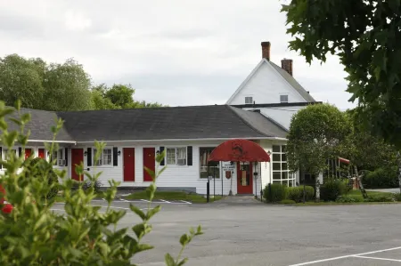 La Paysanne Motel & Hotel Отели в г. Шербрук