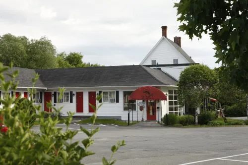 La Paysanne Motel & Hotel Hotels in Sherbrooke