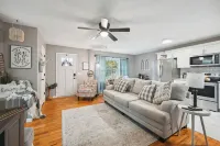 Vine Grove Home w/ Deck, 4 Mi to Saunders Springs!