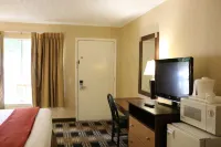 Castlewood Inn Hotels in Haywood County
