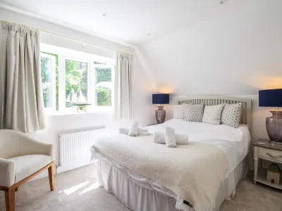 Lobster Lookout Hotels near Swanage Pier