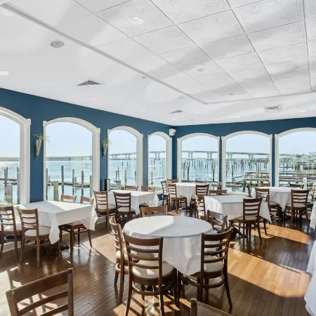 Tavern on the Bay Hotel - Frank Sinatra Suite