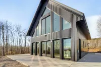 2 Mi to Lutsen Mtn: Modern Cabin w/ Patio Fire Pit - Boutique