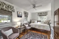 Youngtown Inn - 3-Star