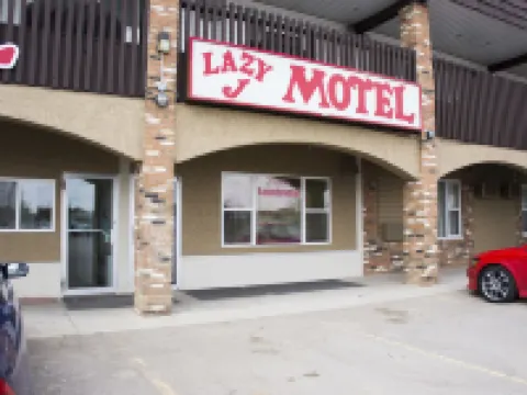 Lazy J Motel Hotels in Claresholm