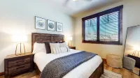 Woodwinds 1265 Luxury Townhouse, Private Hot Tub, 2 Car Garage by RedAwning - Pet friendly