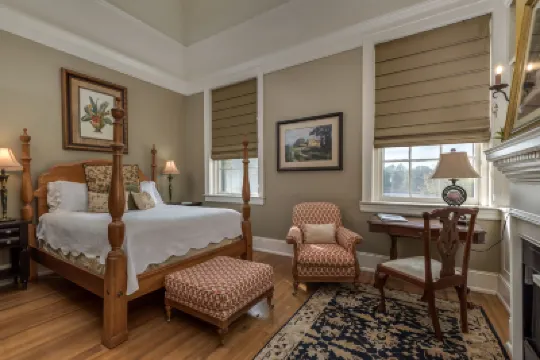 The Firehouse Inn Hotel a 