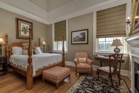 The Firehouse Inn Отели в г. Логан Стор