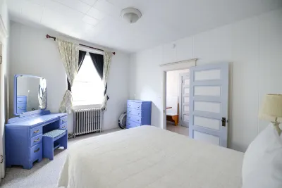 Brown & Hawkins Historical Apartments Hotels near Seward Highway