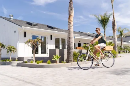 The Pacific Motel Отели в г. Каюкос