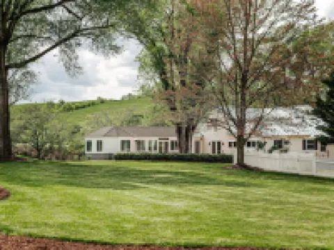 Batten Green Venue & Lodging Hotels in Staunton