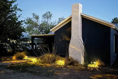 La Casita Azul - Cozy Casita with Large Backyard in Marfa, TX